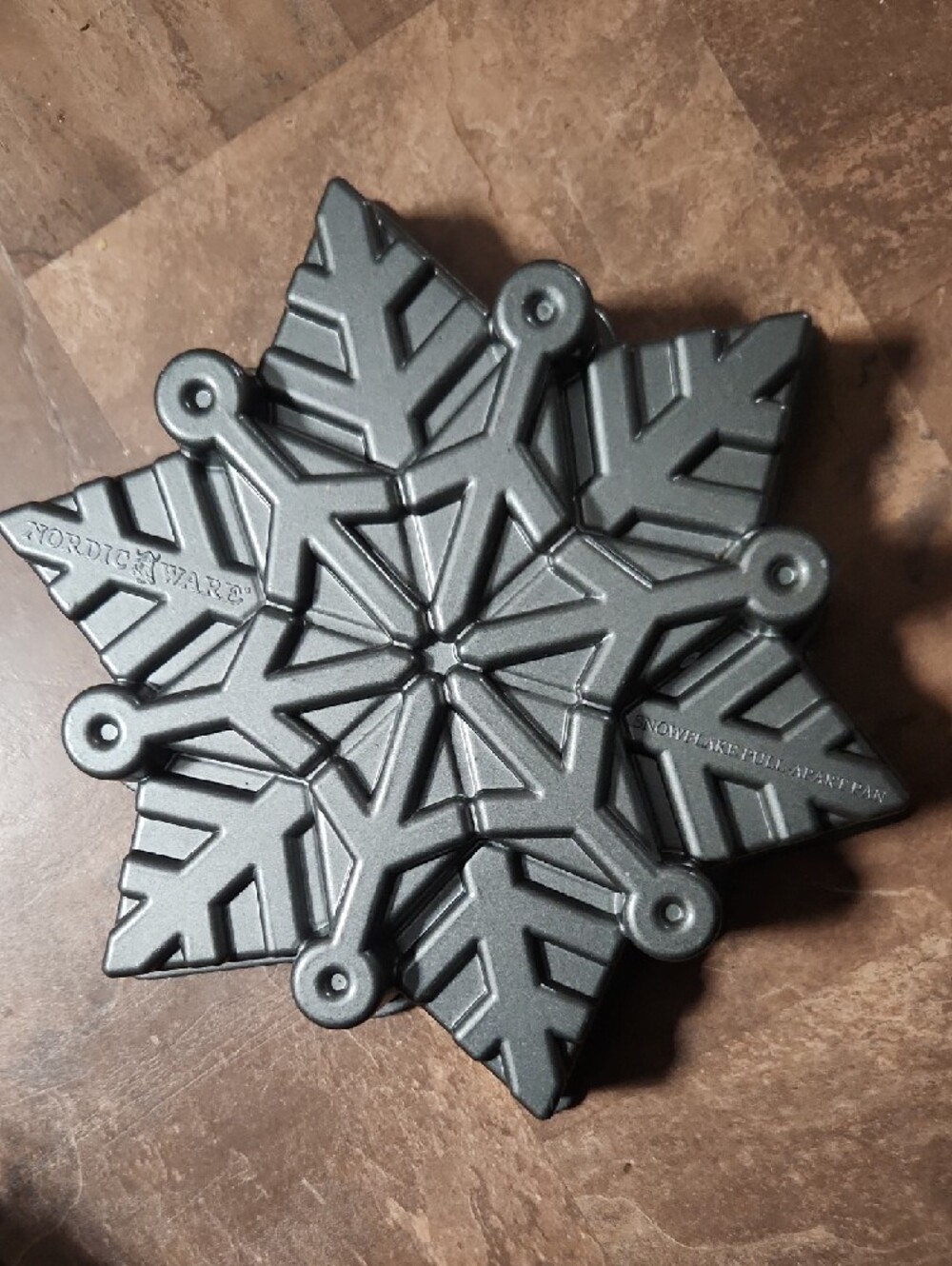 Nordic Ware FrozenII Snowflake Cake Pan - Picture 2 of 3
